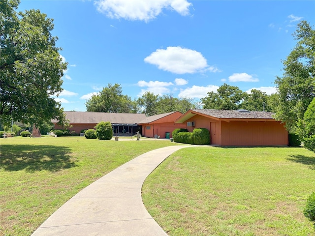 905 Bennett Dr, Bowie, TX 76230 - view of grassy yard