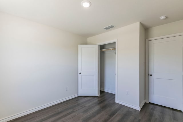 7717 Vineyard Dr, Abilene, TX 79606 - unfurnished bedroom featuring dark wood-style floors, baseboards, and a closet