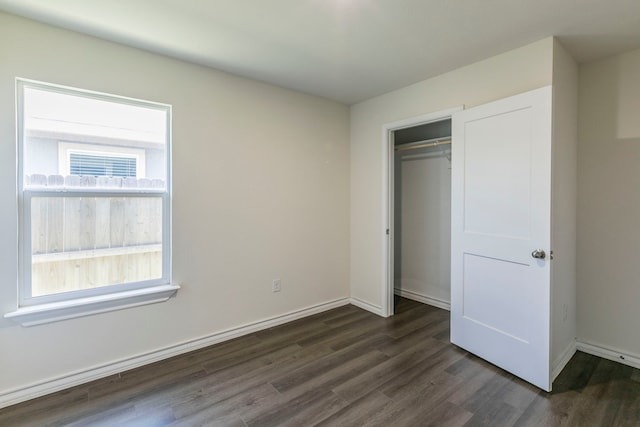 7717 Vineyard Dr, Abilene, TX 79606 - unfurnished bedroom featuring dark wood-style floors, baseboards, and a closet