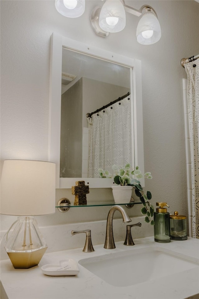 2712 Larkin Ave, Fort Worth, TX 76133 - bathroom with vanity