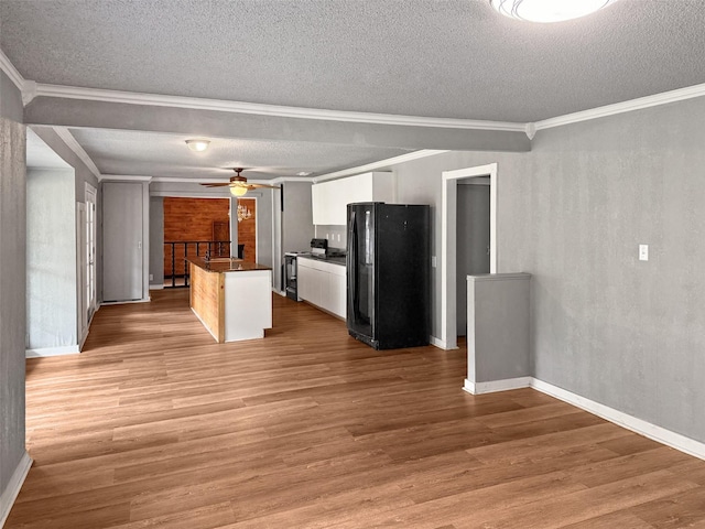 18023 Lakeview Blvd, Mabank, TX 75156 - kitchen with black appliances, a textured ceiling, crown molding, ceiling fan, and dark countertops