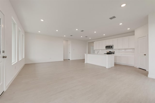1802 Golden Sq, Cedar Hill, TX 75116 - unfurnished living room with baseboards, recessed lighting, and light wood-style flooring