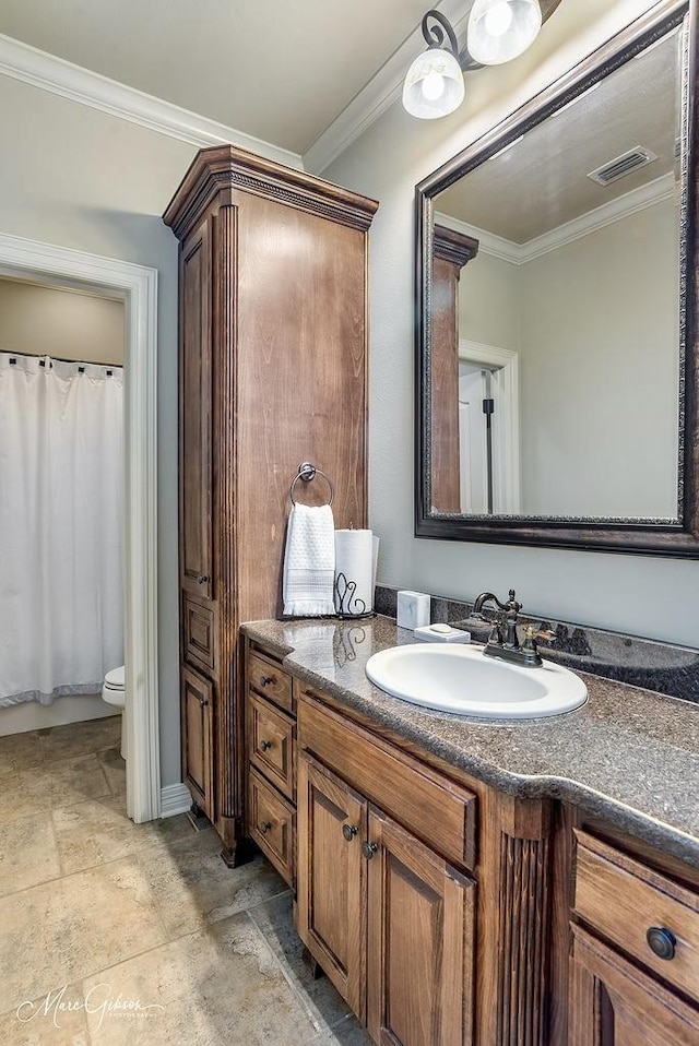1010 Toledano Cir, Shreveport, LA 71106 - full bath with vanity, stone finish flooring, toilet, crown molding, and a shower with curtain