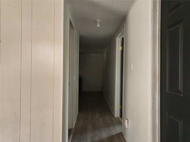 927 London St, Vernon, TX 76384 - hallway featuring wood finished floors