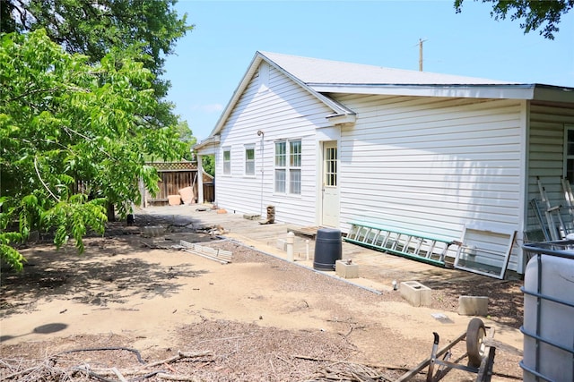 307 Cedar St, Palo Pinto, TX 76484 - view of side of home featuring a deck