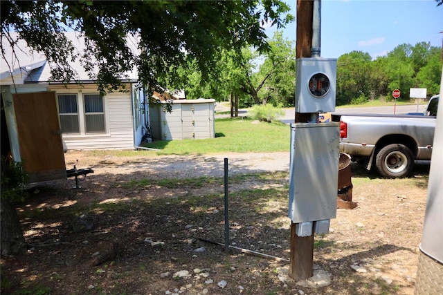 307 Cedar St, Palo Pinto, TX 76484 - view of yard