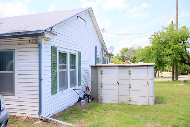 307 Cedar St, Palo Pinto, TX 76484 - view of side of home featuring a lawn