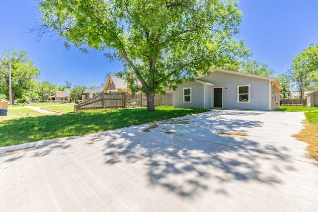 1718 Chestnut St, Abilene, TX 79602 - view of front of home featuring concrete driveway