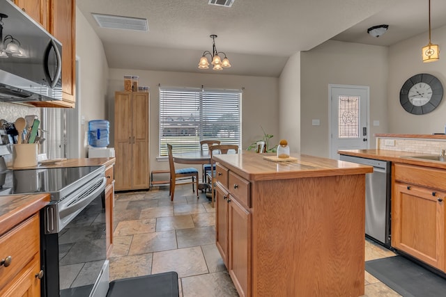 111 Ladonna Ct, Decatur, TX 76234 - kitchen featuring stainless steel appliances, butcher block countertops, a center island, a chandelier, and decorative light fixtures