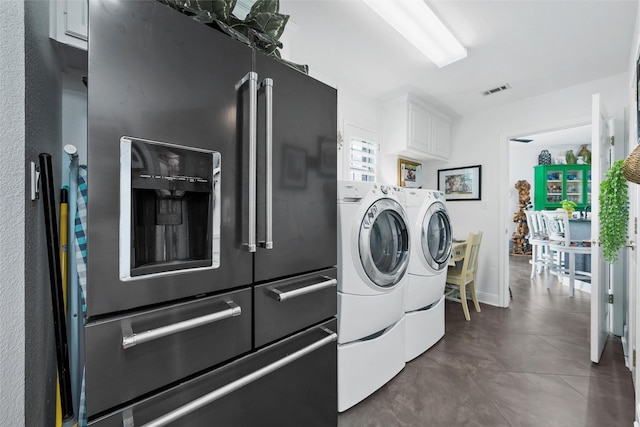 226 Northline Rd, Teague, TX 75860 - laundry area with washer and clothes dryer