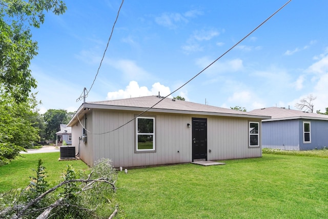 2515 Lyle Ave, Waco, TX 76708 - rear view of house with central AC and a yard
