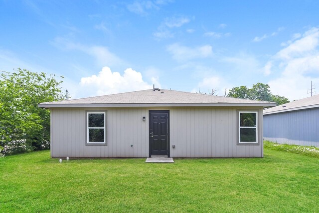 2515 Lyle Ave, Waco, TX 76708 - rear view of property with a yard