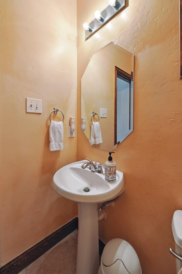 11873 Lampwick Ln, Frisco, TX 75035 - half bath with toilet