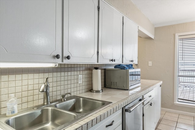 107 Oak Acres Dr W, Malakoff, TX 75148 - kitchen featuring appliances with stainless steel finishes, a sink, tile countertops, white cabinetry, and crown molding
