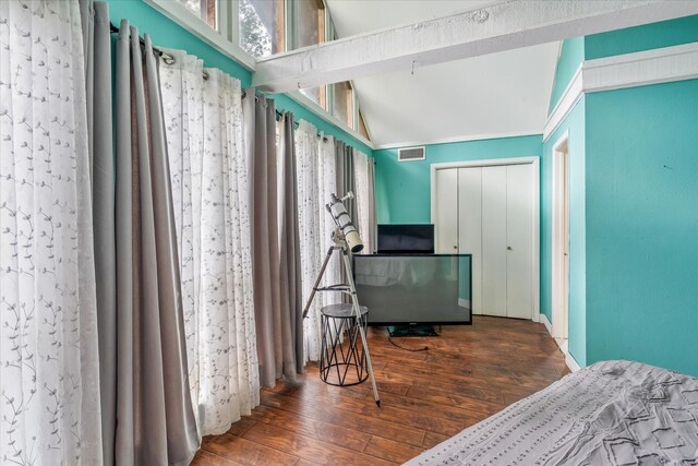 107 Oak Acres Dr W, Malakoff, TX 75148 - bedroom with hardwood / wood-style flooring and vaulted ceiling