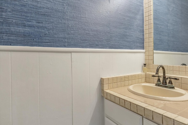 107 Oak Acres Dr W, Malakoff, TX 75148 - bathroom featuring vanity, tasteful backsplash, and wainscoting
