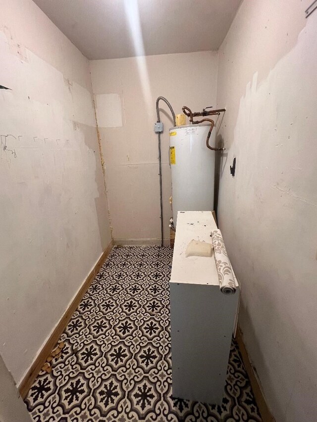 143 Brookshire Ave, Azle, TX 76020 - laundry area featuring water heater and baseboards