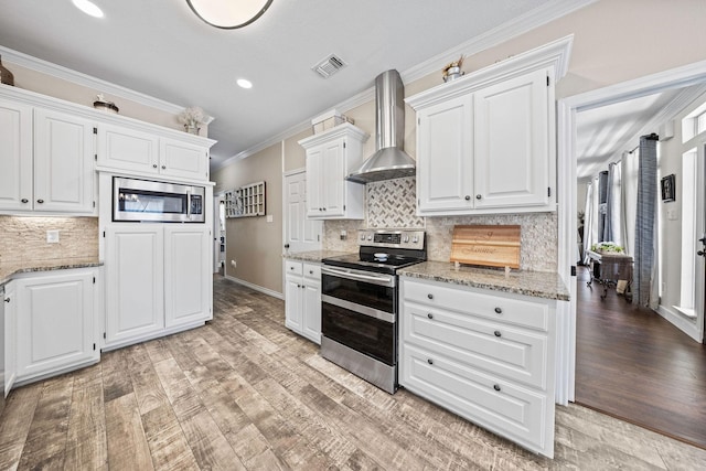 720 Aqua Vista Dr, Granbury, TX 76049 - kitchen with appliances with stainless steel finishes, wall chimney range hood, crown molding, backsplash, and white cabinets