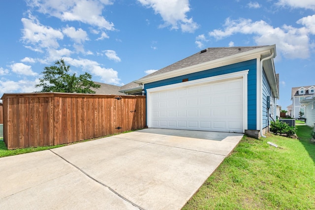 8409 Alba Ln, Rowlett, TX 75089 - garage featuring driveway