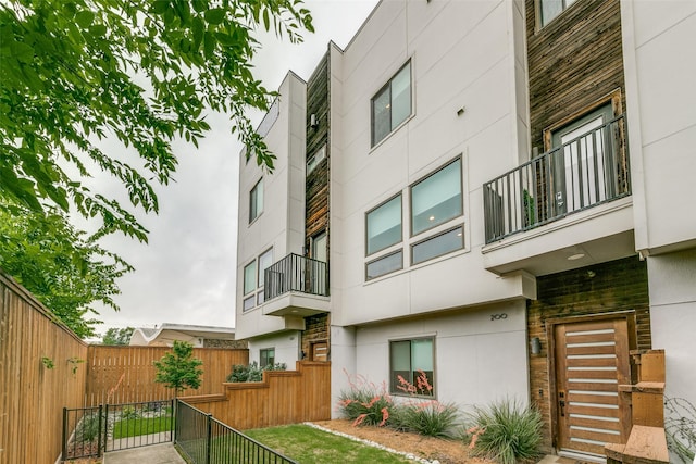 3816 Roseland Ave Unit C200, Dallas, TX 75204 - view of building exterior