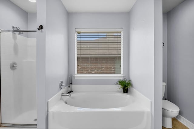 229 Maggie Cir, Flint, TX 75762 - full bathroom featuring a garden tub, a stall shower, and toilet