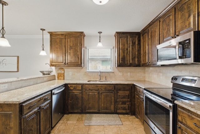 616 Zachary Dr, Weatherford, TX 76087 - kitchen with appliances with stainless steel finishes, a sink, a peninsula, decorative backsplash, and crown molding