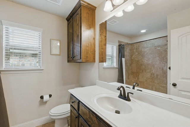 616 Zachary Dr, Weatherford, TX 76087 - full bath featuring vanity, toilet, a shower with curtain, and baseboards