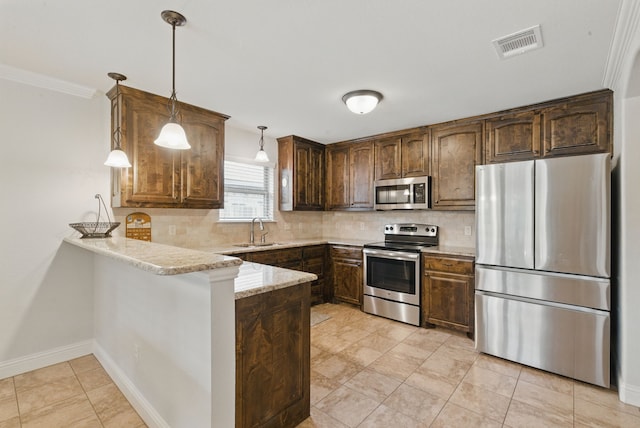 616 Zachary Dr, Weatherford, TX 76087 - kitchen with stainless steel appliances, a sink, a peninsula, backsplash, and light stone countertops