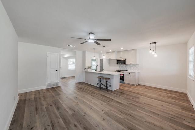 509 Twilight Dr, Garland, TX 75040 - unfurnished living room featuring baseboards, light wood-style flooring, a ceiling fan, and recessed lighting