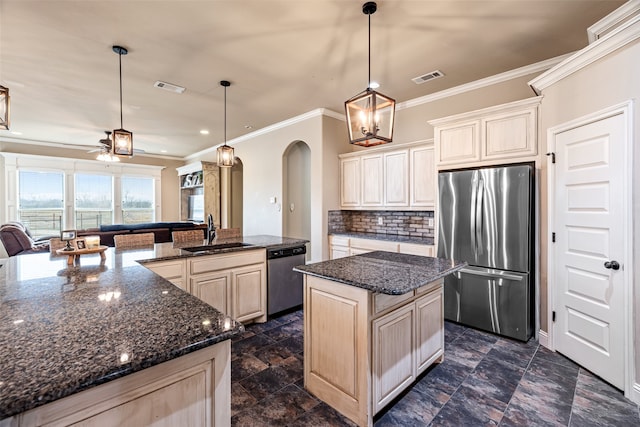 2355 Grindstone Rd, Millsap, TX 76066 - kitchen with stainless steel appliances, a sink, a large island, ornamental molding, and arched walkways