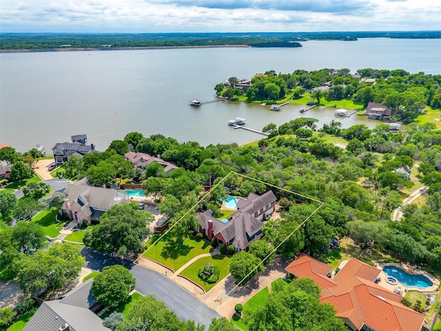 8921 Crest Ridge Dr, Fort Worth, TX 76179 - view of property location with a nearby body of water, property boundaries highlighted, and a pool area