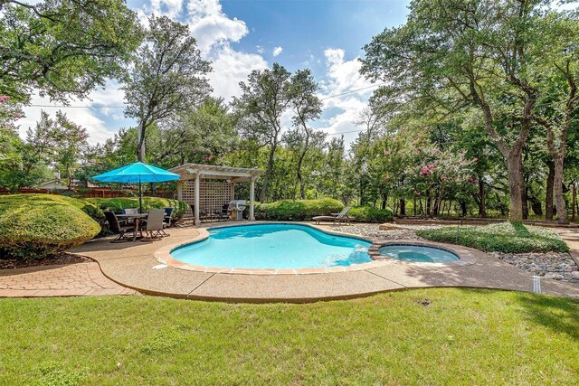 8921 Crest Ridge Dr, Fort Worth, TX 76179 - swimming pool with a pergola, an in-ground hot tub, a patio, a lawn, and view of wooded area