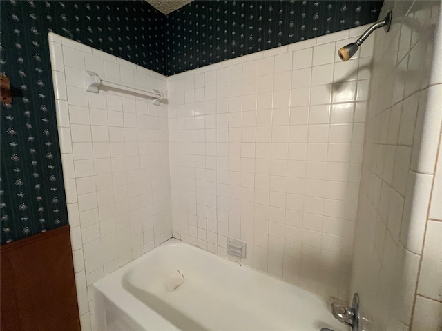 736 Lake Crest Pkwy, Azle, TX 76020 - full bath with tub / shower combination