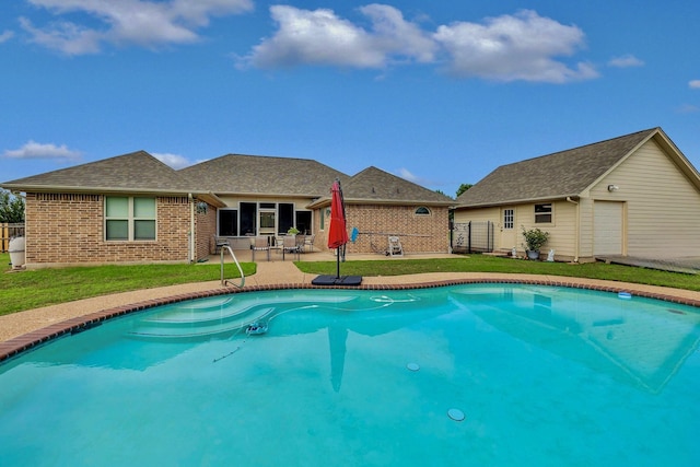 2309 E Emerald Bend Ct, Granbury, TX 76049 - view of swimming pool featuring a patio