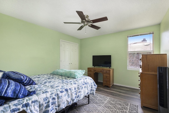 1400 Sunflower Ct, Burleson, TX 76028 - bedroom with dark wood-style flooring, baseboards, a ceiling fan, and a closet