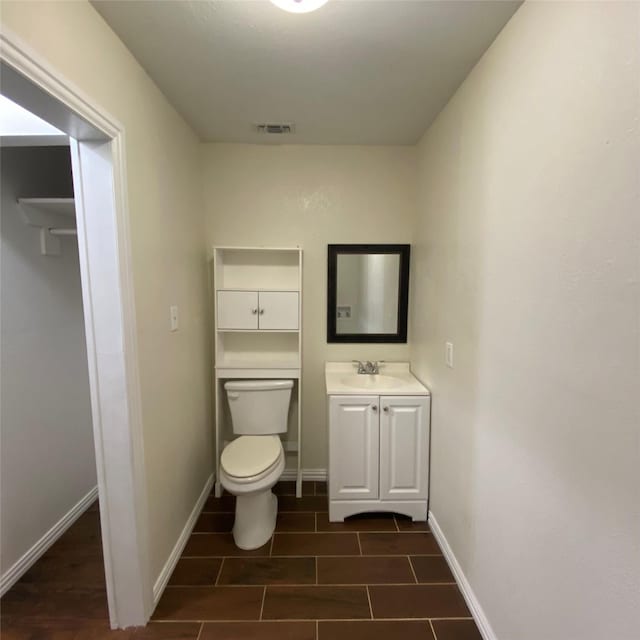 313 Wall St, Terrell, TX 75160 - bathroom featuring vanity, toilet, and baseboards