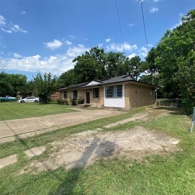 313 Wall St, Terrell, TX 75160 - ranch-style house featuring brick siding