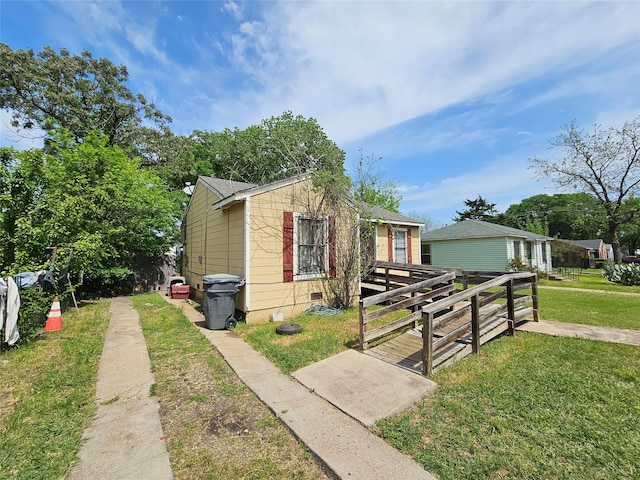 2541 Fordham Rd, Dallas, TX 75216 - bungalow-style home featuring a front yard and crawl space