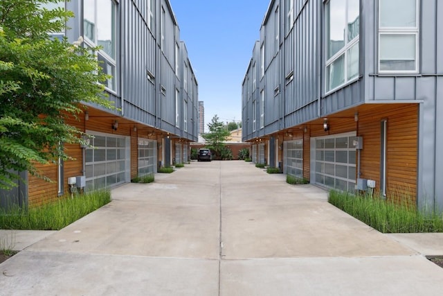 2706 Throckmorton St Unit C, Dallas, TX 75219 - view of concrete alley