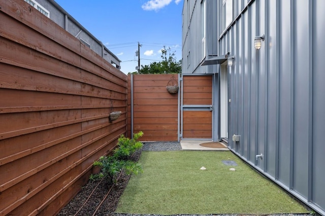 2706 Throckmorton St Unit C, Dallas, TX 75219 - view of yard