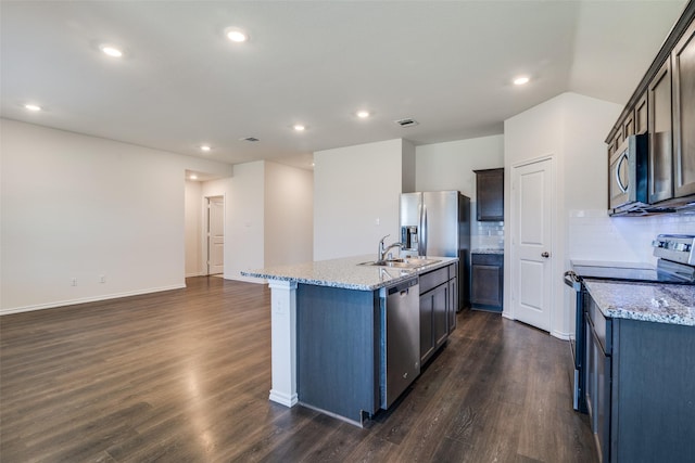 1302 Lowhill Dr, Royse City, TX 75189 - kitchen featuring stainless steel appliances, a sink, dark wood finished floors, tasteful backsplash, and recessed lighting