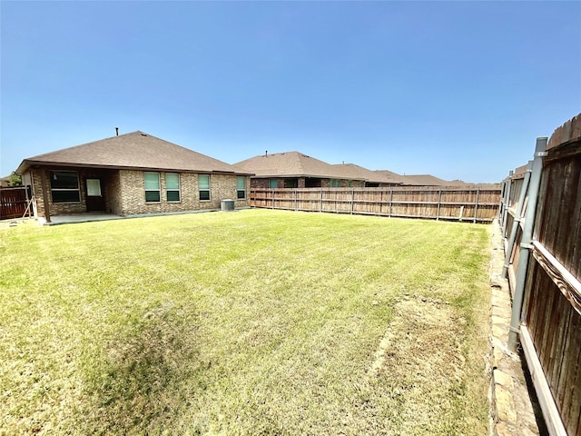 2518 Lavender Ln, Glenn Heights, TX 75154 - view of yard