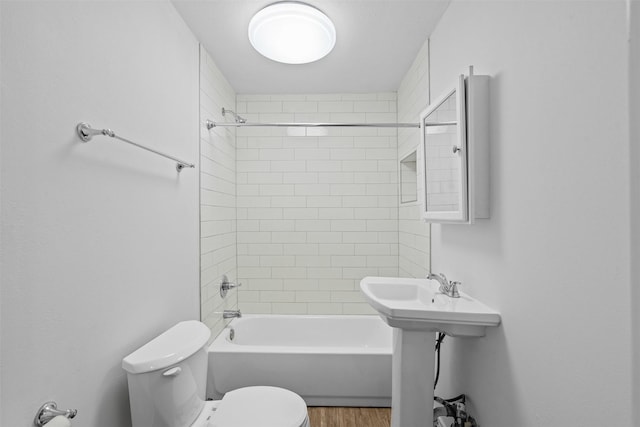 307 Soward Ave, Weatherford, TX 76086 - full bath featuring toilet, shower / washtub combination, and wood finished floors