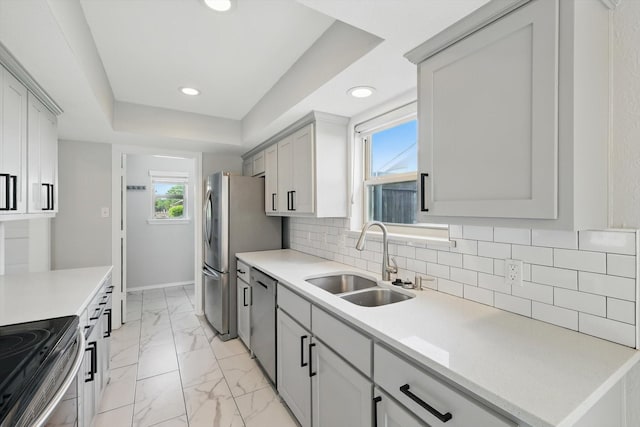 4448 Atlanta Dr, Plano, TX 75093 - kitchen featuring a sink, stainless steel appliances, baseboards, decorative backsplash, and light countertops