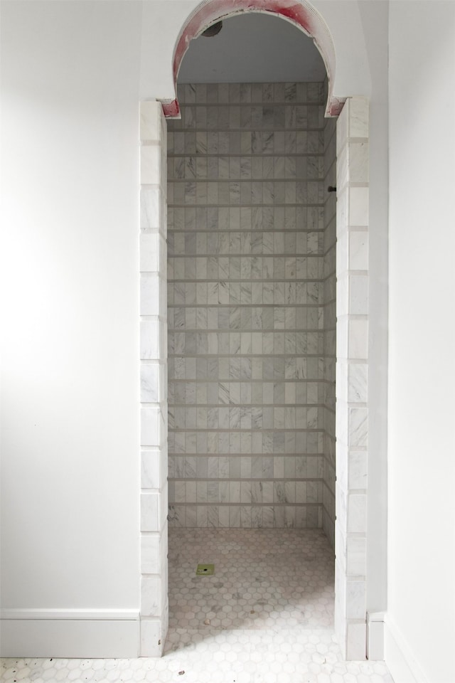 6207 Marquita Ave, Dallas, TX 75214 - detailed view of baseboards