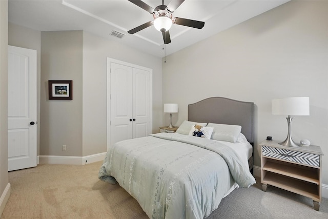 415 Fountainview Dr, Irving, TX 75039 - bedroom featuring carpet flooring, a closet, baseboards, and a ceiling fan