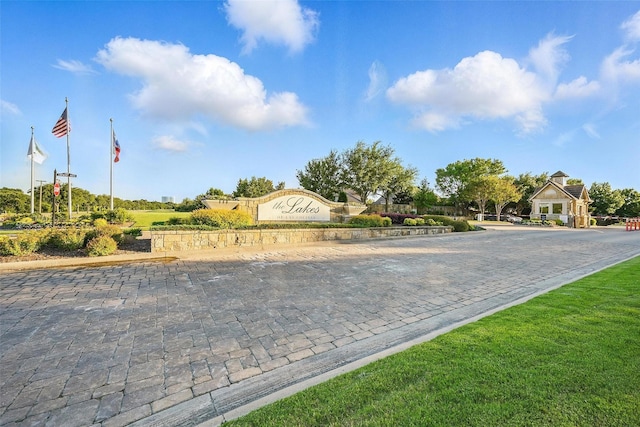 415 Fountainview Dr, Irving, TX 75039 - view of street featuring curbs