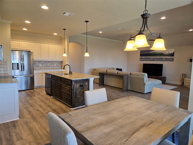 632 Yucca Ct, Aledo, TX 76008 - dining room with arched walkways, ornamental molding, wood finished floors, recessed lighting, and baseboards