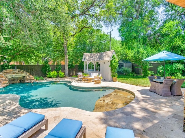 104 Crestwood Dr, Fort Worth, TX 76107 - view of swimming pool with a fenced backyard, a patio area, and outdoor dining area
