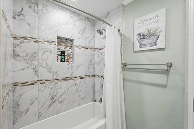 1520 Oakhurst Scenic Dr, Fort Worth, TX 76111 - bathroom with shower / bath combination with curtain